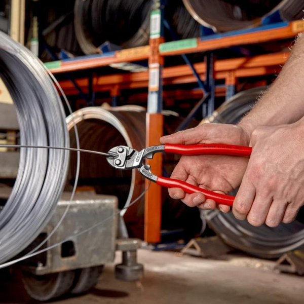 KNIPEX CoBolt XL болторез, L-200 мм, рез: ср. ∅ 5.6 мм, тв. ∅ 4 мм, роял. струна ∅ 3.8 мм, черн., 1-к ручки
