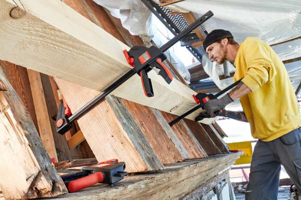 EZXL30-9 Струбцина пистолетного типа, 2.7 кН, 300 мм x 90 мм, распор 195 - 490 мм